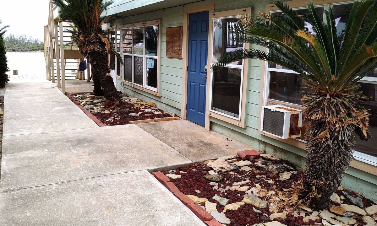 Elmaton House | MATAGORDA RIVERSIDE LODGE. Entire home on the river, minutes from the beach!
