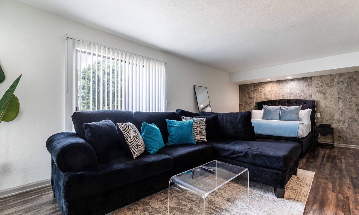 Braeswood Place Apartment | MedCenter Apt Studio: NRG Stadium, Toyota Center, Downtown Houston,Galleria Mall