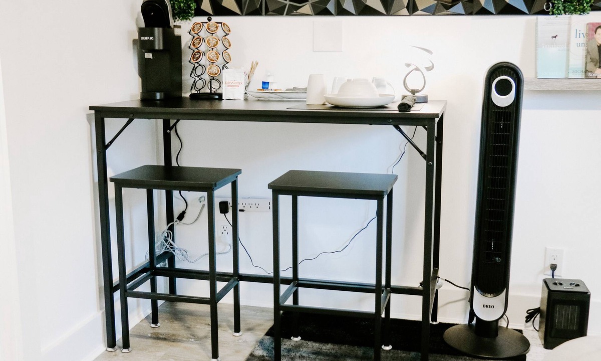 South Central Houston Apartment | Midtown Houston Studio, Fast Wifi, Late Check Out!