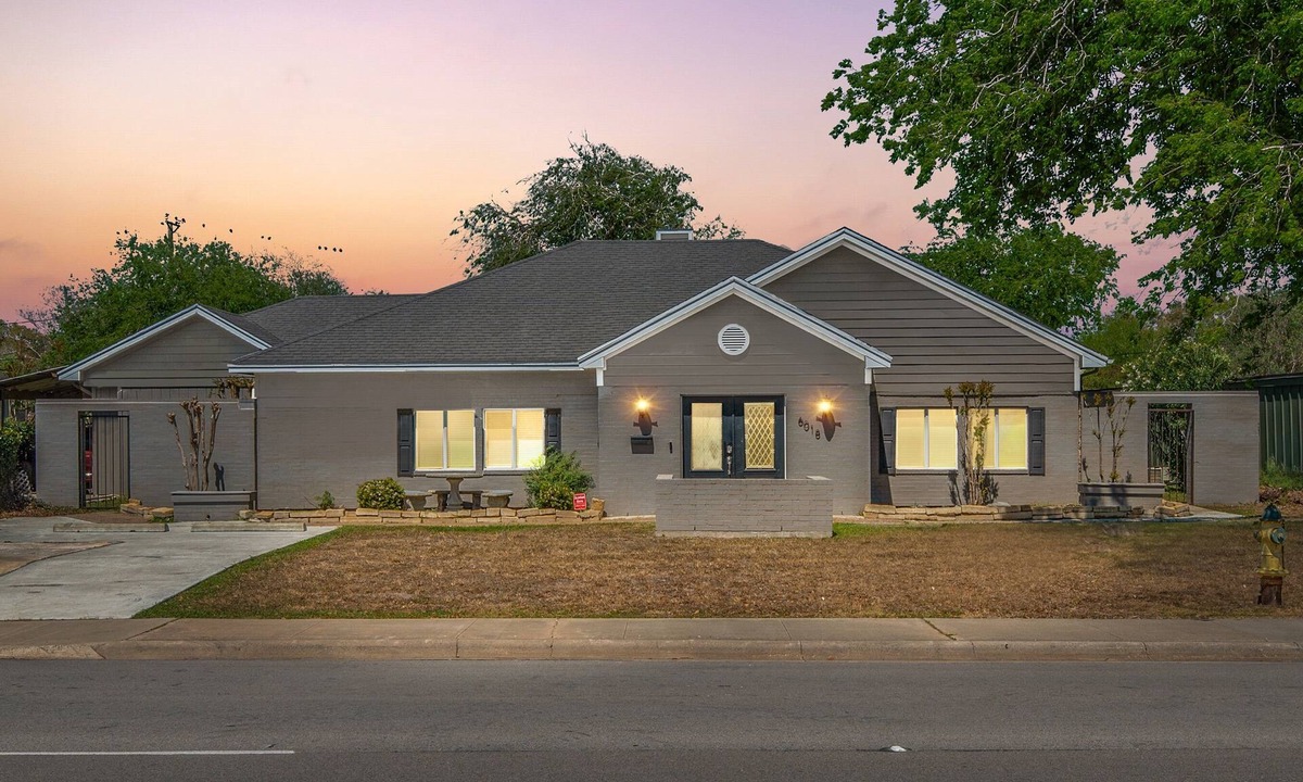 Bay Area House | Mins to Ocean Drive, Bayfront, Fam Friendly, Quiet