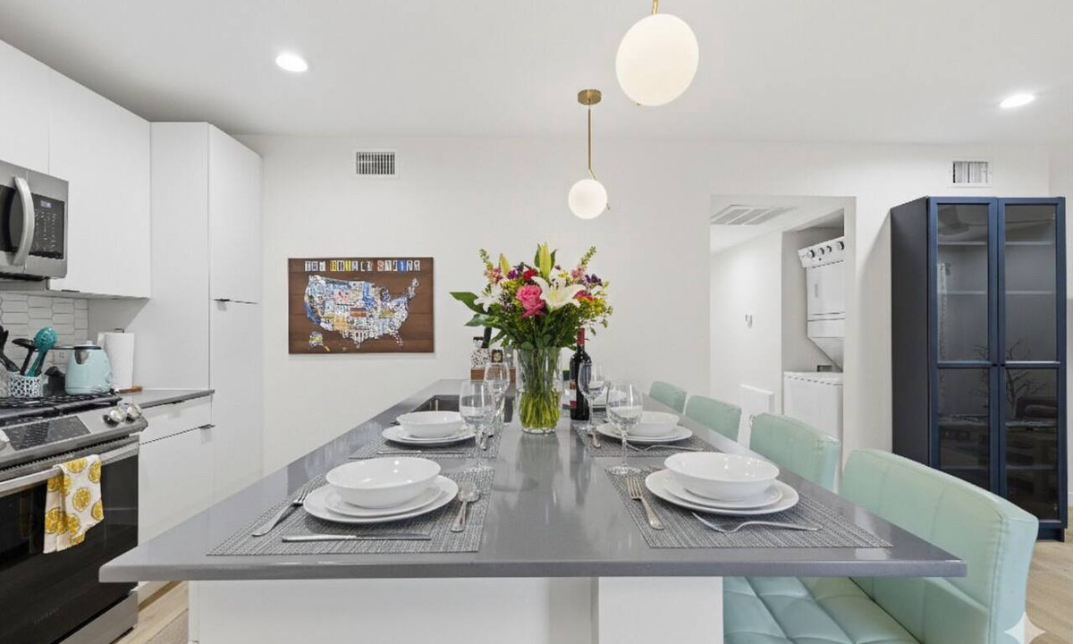North University Condo | Modern 2BR Family Retreat ❤️ Walk to UT | Free Parking | Near Moody