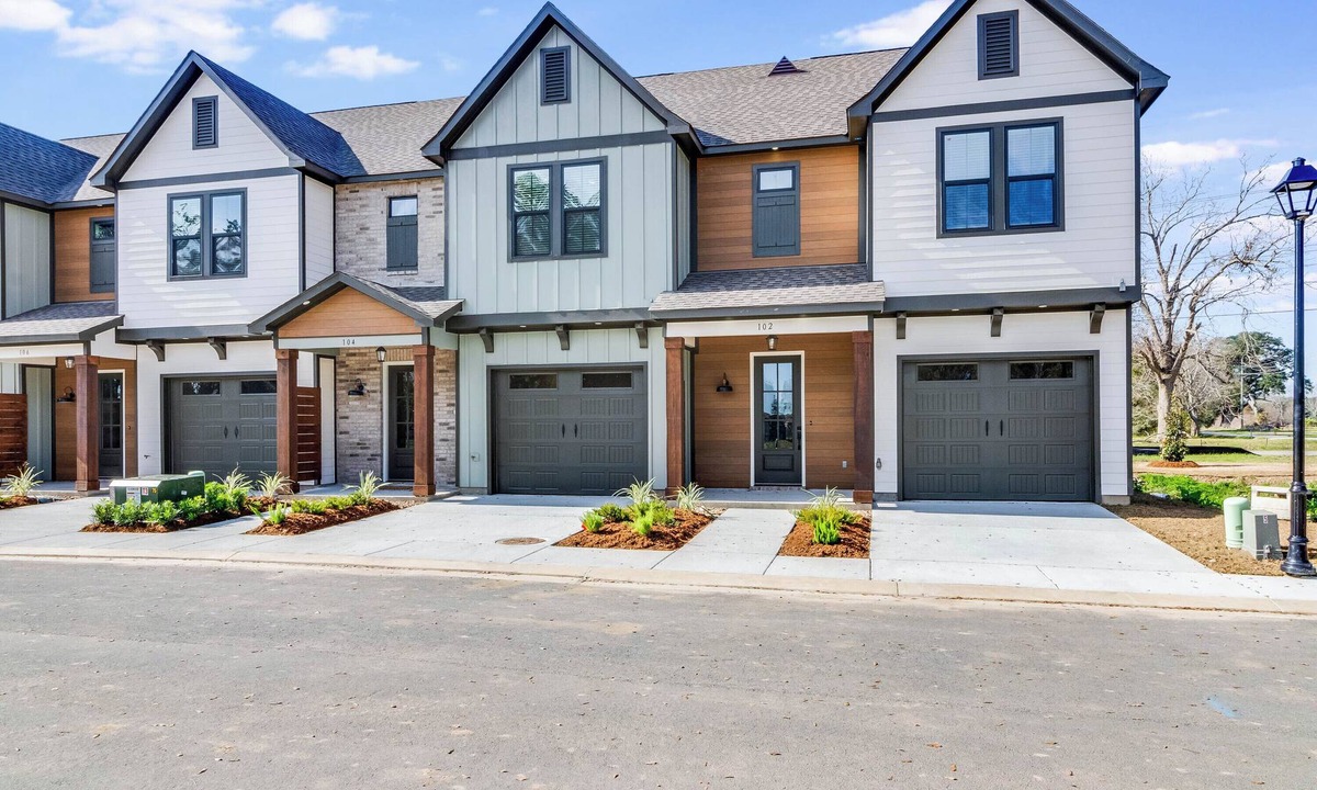 Youngsville House | Modern 3BR w/Fenced Yard ~ Near Sports Complexes