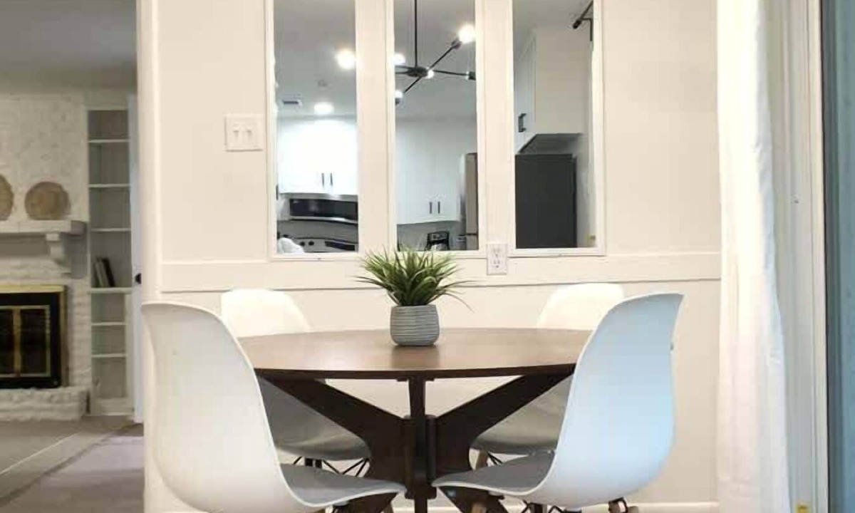 Briarwood House | Modern 4-Bedroom Home in Little Rock