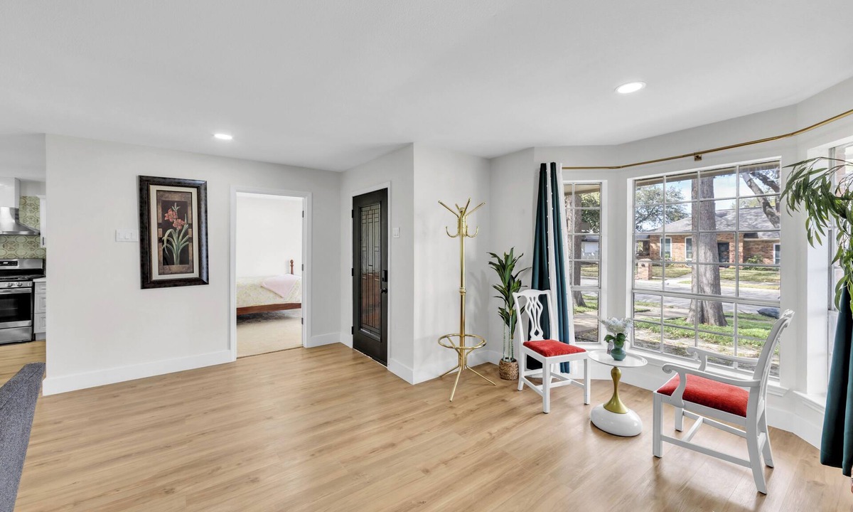 Garland House | Modern 4BR Home 8 Beds 10 Guests Family Stay