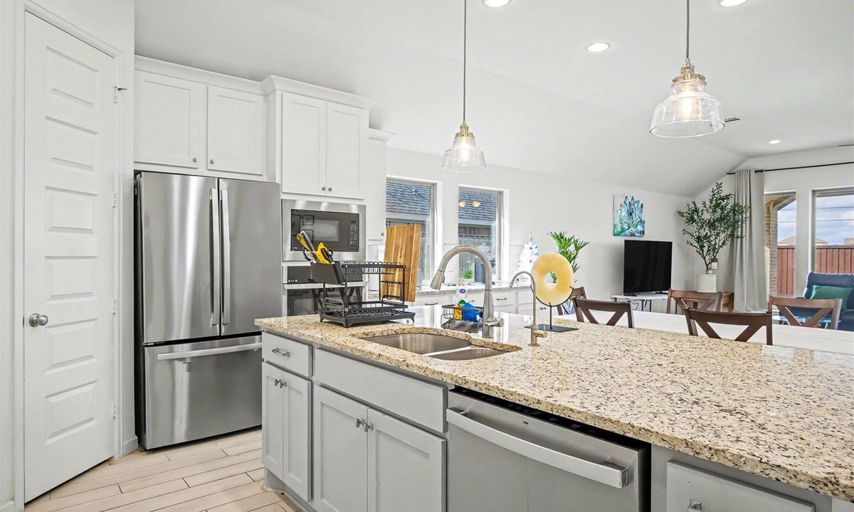 Manvel House | Modern 4BR Manvel Family Retreat near Houston & Pearland Town Center