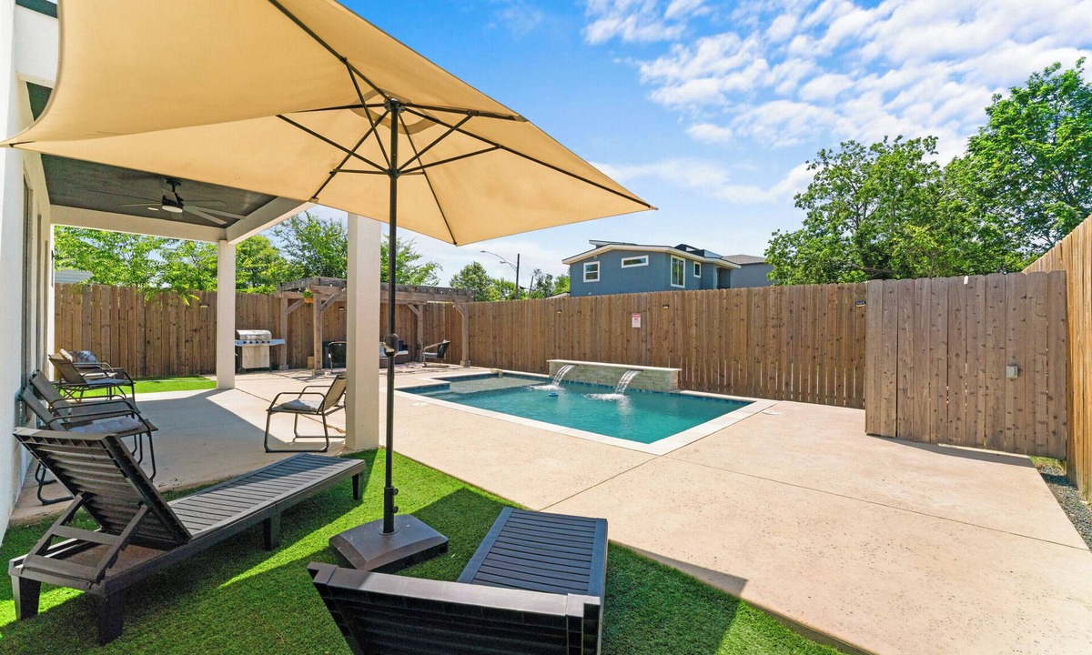 West Dallas House | Modern 5 BD|4 BR with Pool & Downtown Views