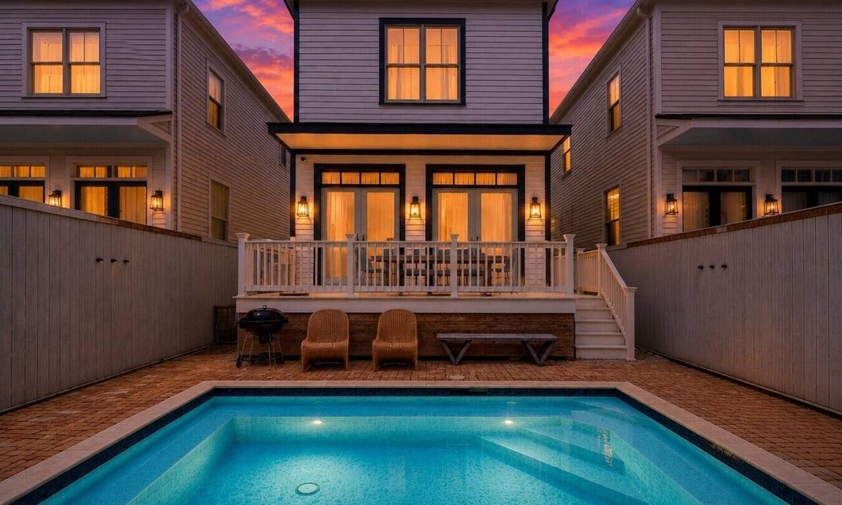 Bywater House | Modern 5BR Haven, Sleeps 10 guests + Private Pool