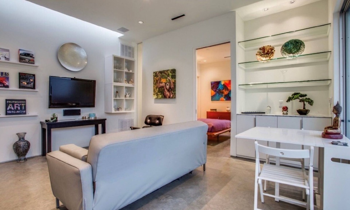 Old East Dallas Apartment | Modern Apartment, Big Dog Friendly, Uptown, City Place, Fitzhugh, Knox-Henderson