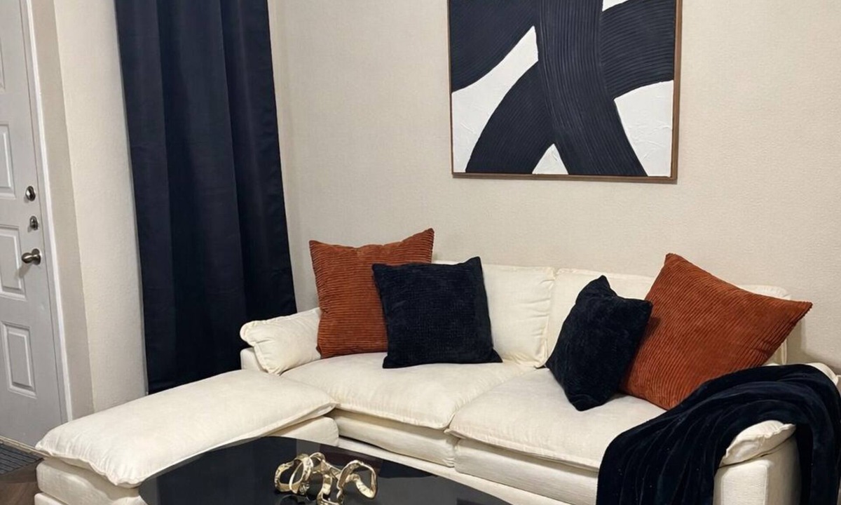 Southwest Carrollton House | Modern Carrollton Getaway, Entire rental unit in Carrollton, Texas