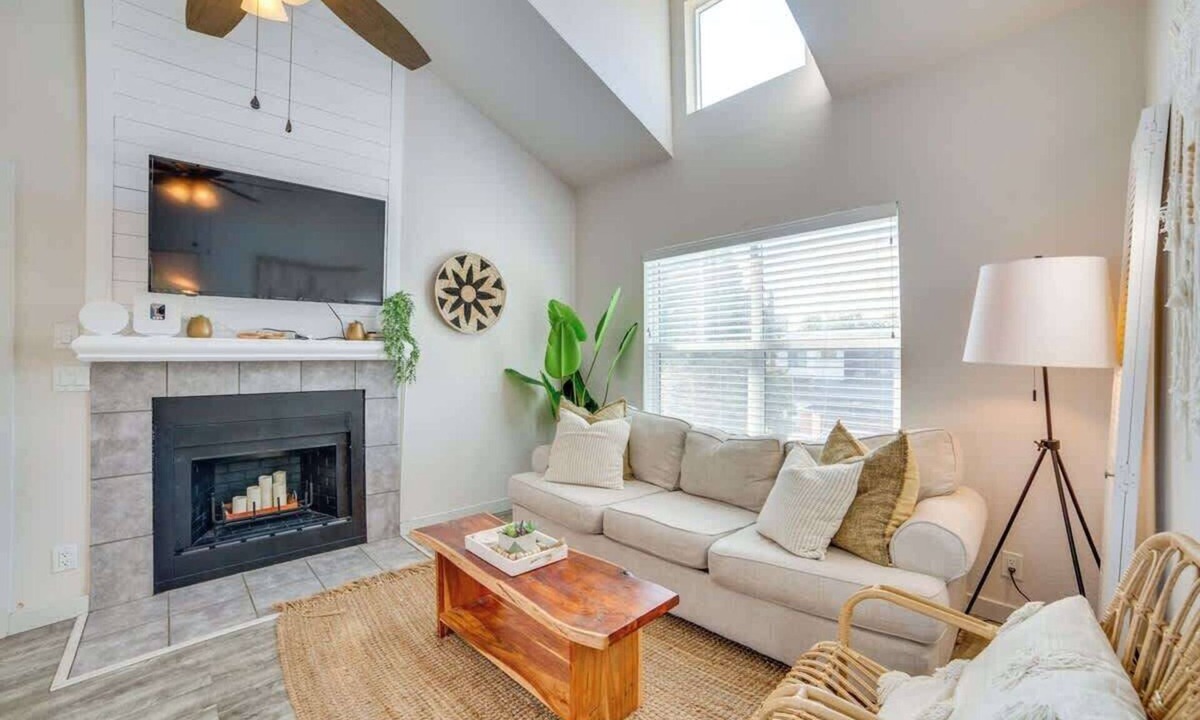 Lower Greenville Apartment | Modern Dallas Retreat