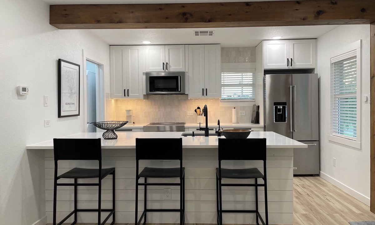 Georgetown Apartment | Modern Garage Apartment in the Heart of Downtown Georgetown