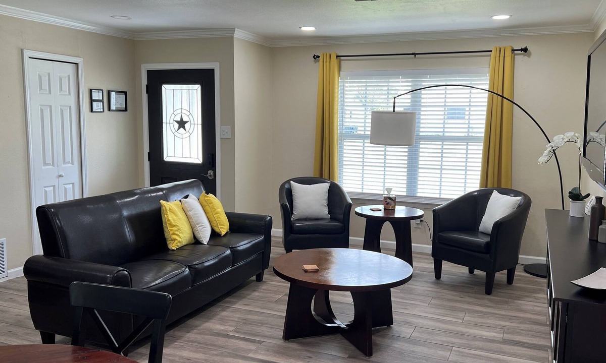 Great Northwest House | Modern Home w/Free WiFi near Seaworld! Small Dog Friendly