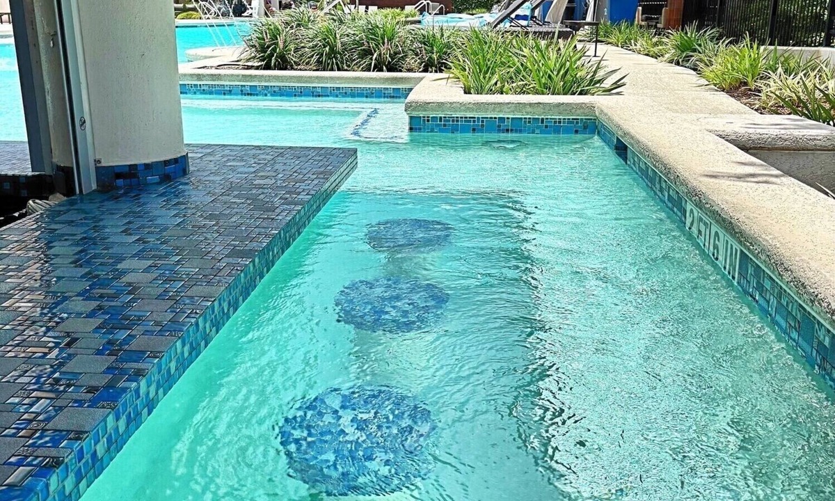League City Hotel | Modern Nautical Room w/Pool & Free Parking Near Kemah and Local Attraction