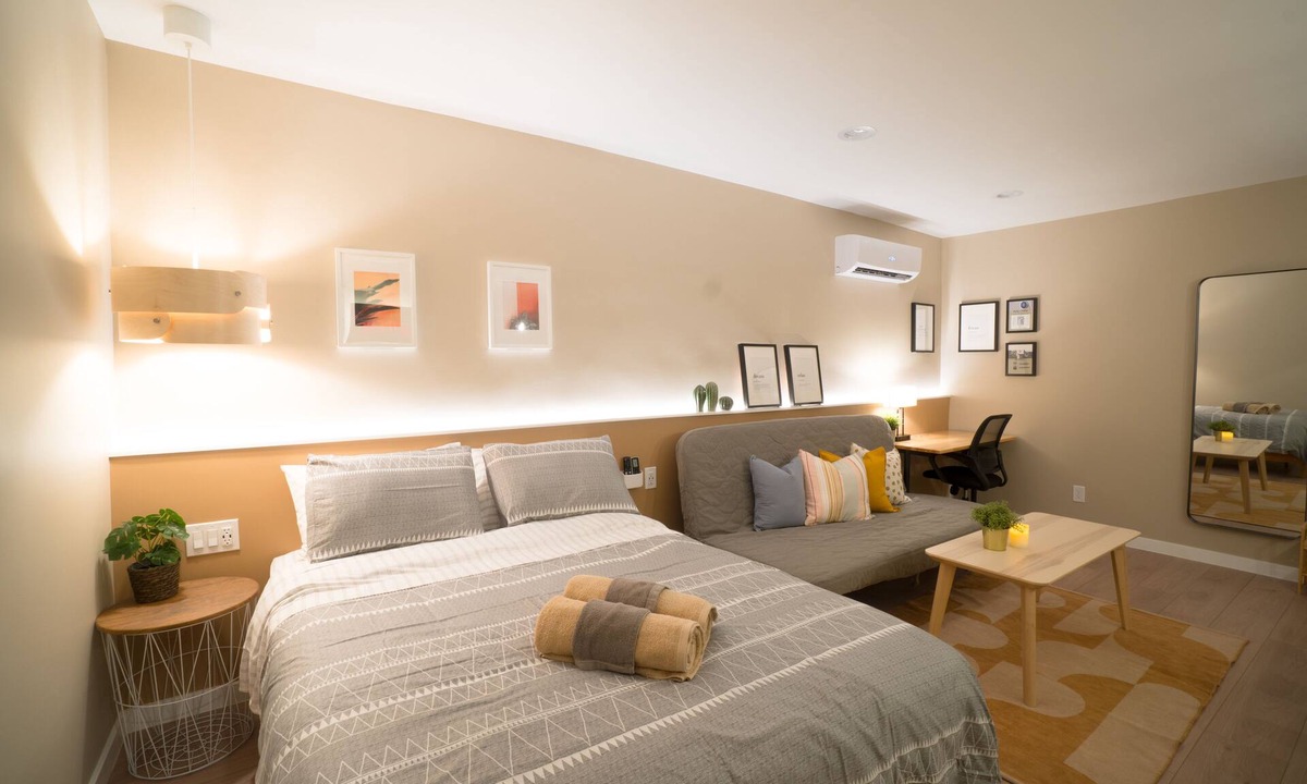 East Pasadena House | Modern Private Studio - Mins away from Everything in Pasadena!