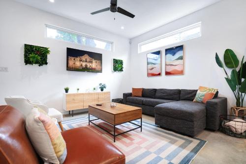 Eastside Promise Neighborhood House | Modern SA Home Nr DT River Walk Alamo WiFi