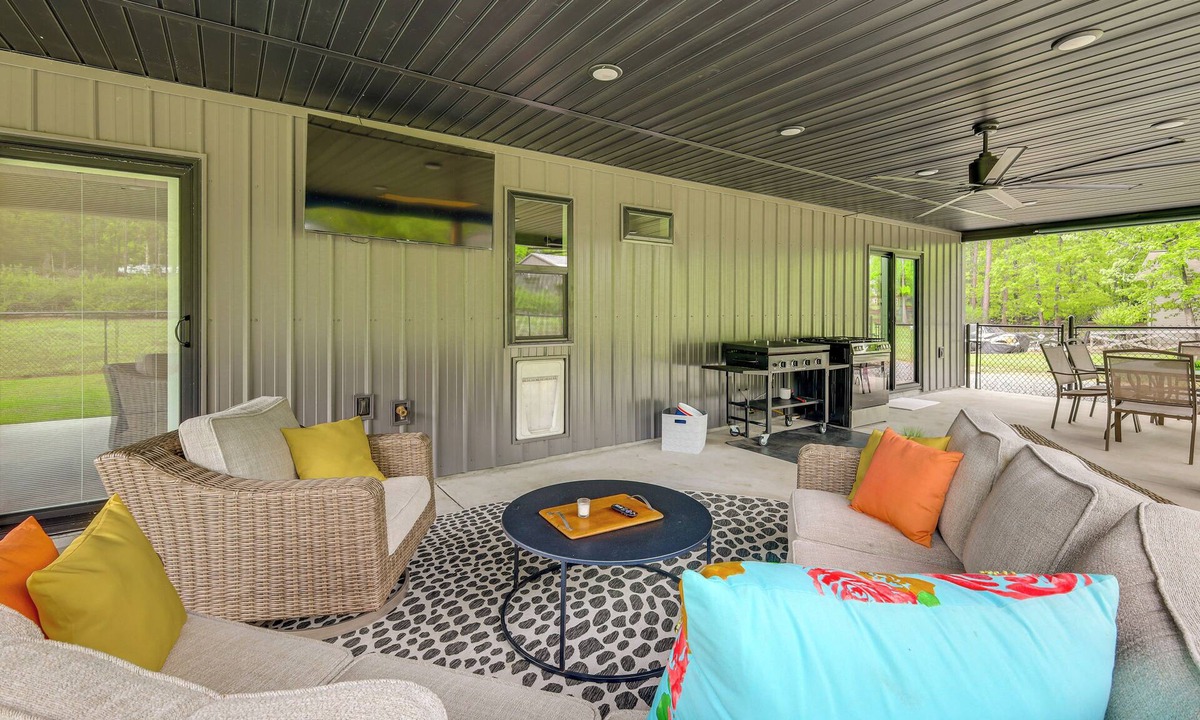 Heber Springs House | Modern-Style Home w/Patio, Near Greers Ferry Lake