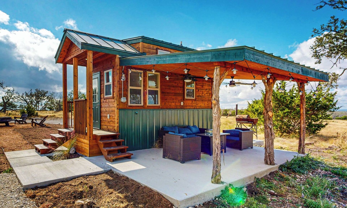 Harper Apartment | Modern Tiny House in Hill Country w/Covered Patio