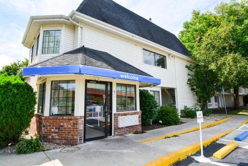 South Glastonbury Hotel | Motel 6-Wethersfield, CT - Hartford