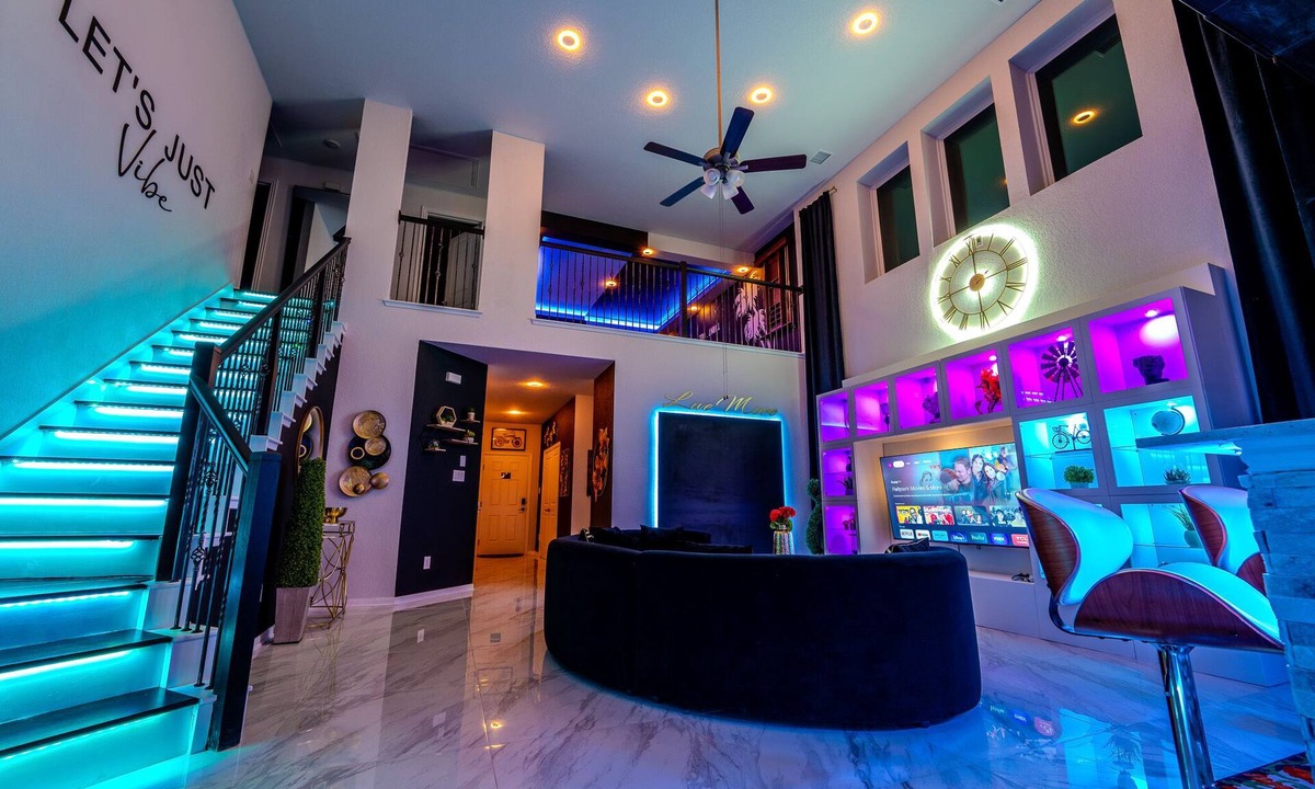 Medina Valley House | Movie Theatre, Basketball court, Pool Table Luxury Castle