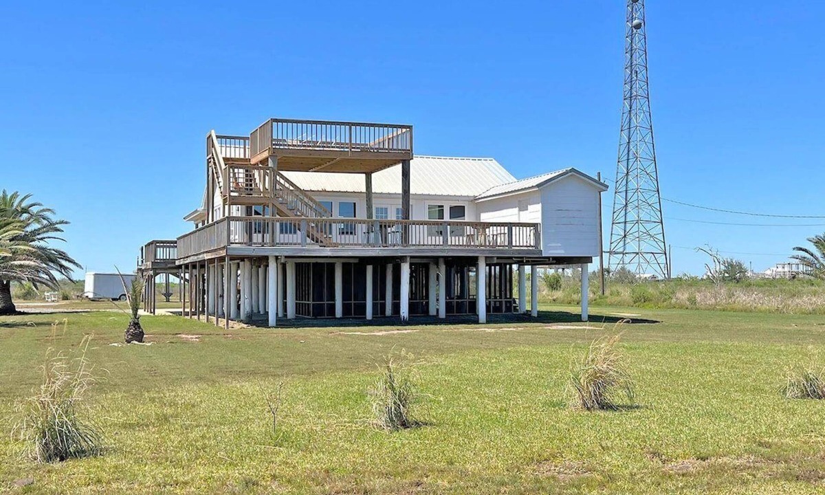 Grand Isle House | Mullet Hole - Beach Access - Island Realty