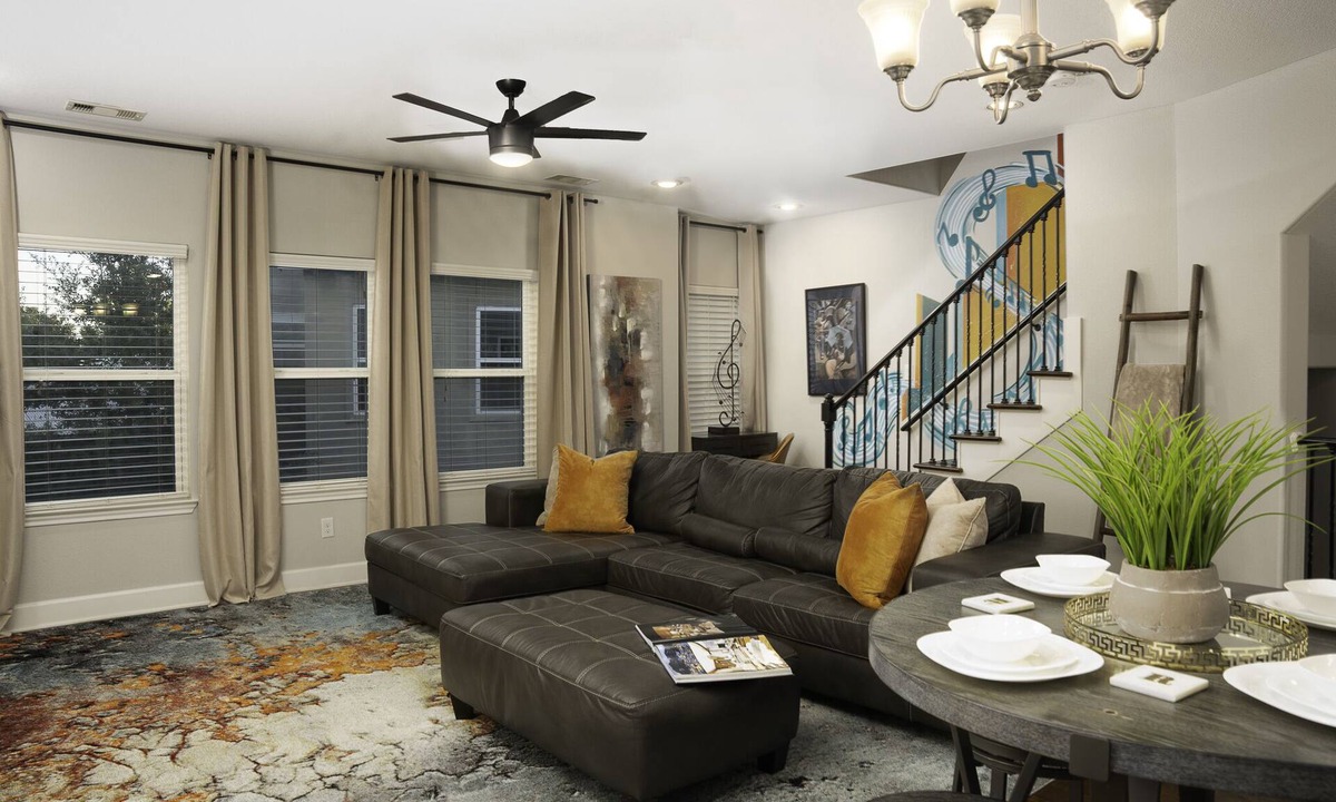 Greater East End House | 🎵Musical Getaway in East Downtown |Luxury Townhome