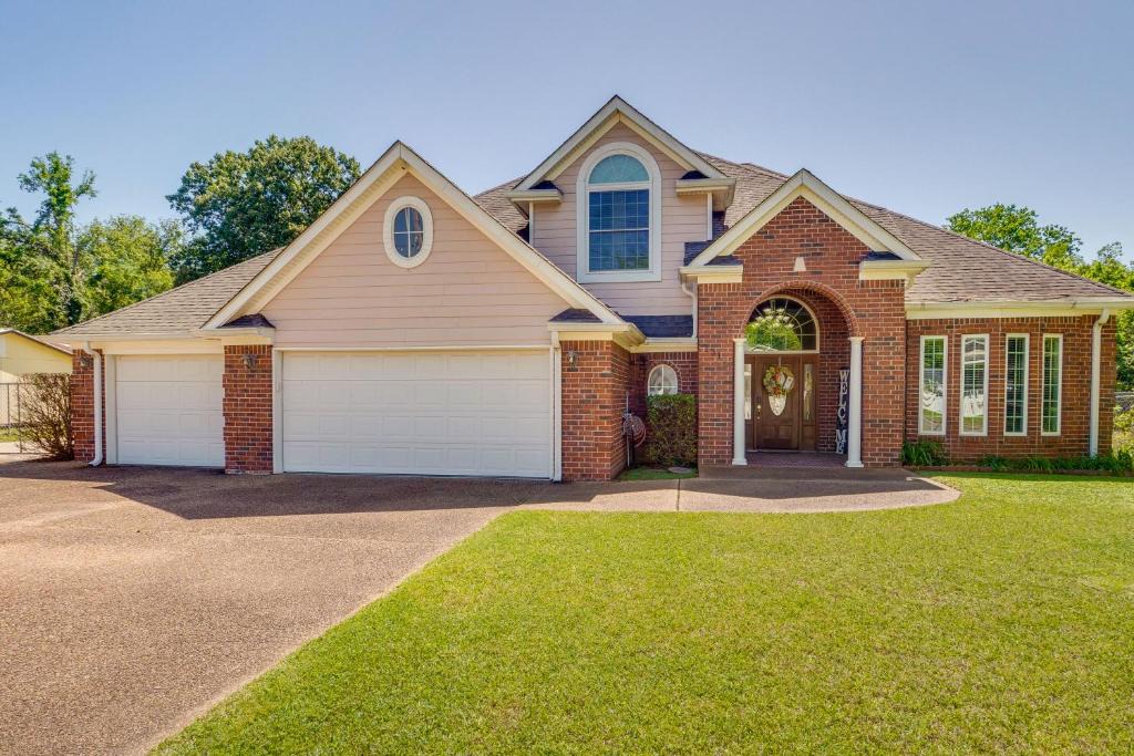 Natchez House | Natchez Vacation Rental, Close to Historic Parks!