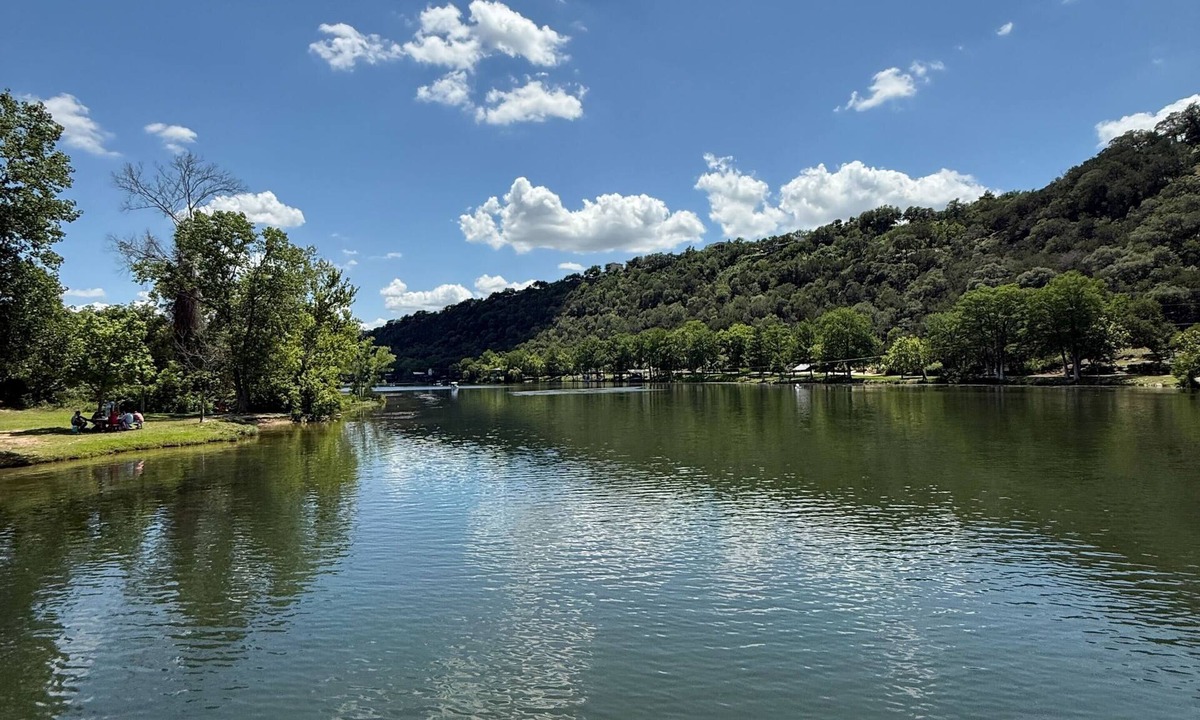 Lakewind Estates House | Near Lake Travis 100% Full -3BR - Spanish Style - Large lot to park lake toys