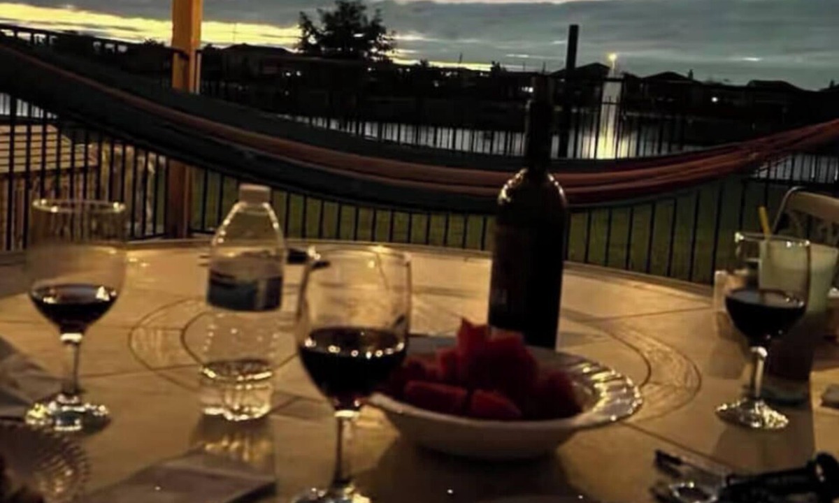 Manvel House | Near NRG FIFA HOUSTON STADIUM, Medical Center, holds 10 people , Lakes, BBQ