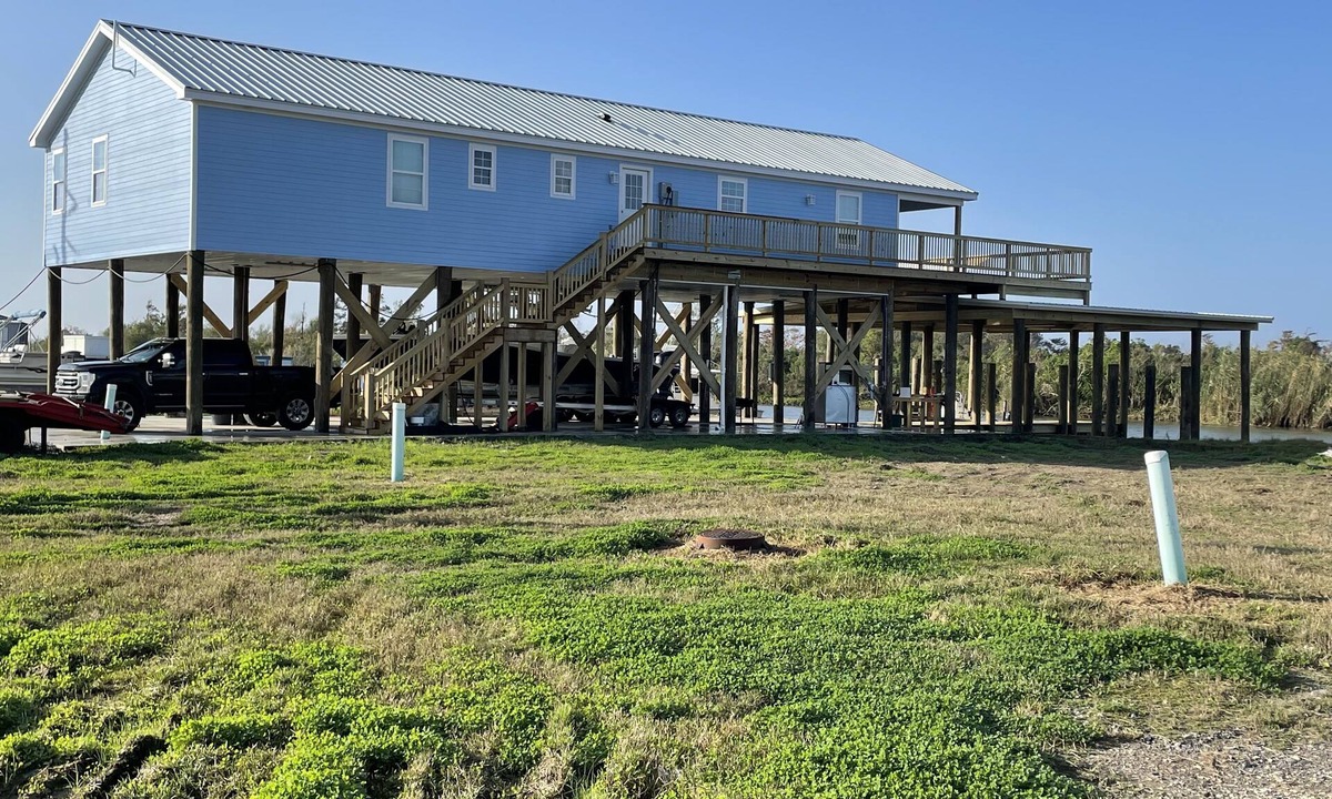 Venice House | New 3 bedroom 3 full bath house with a boat slip