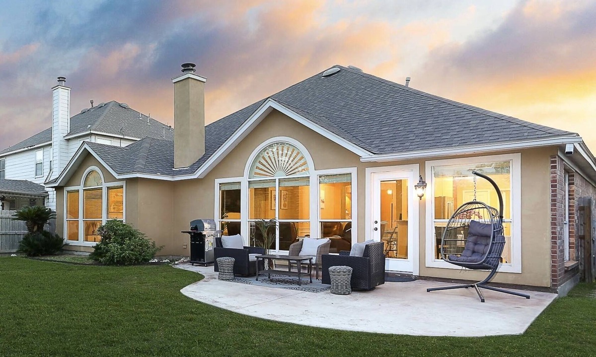 Woodridge House | NEW! 5★ Location & Gated | LUXURY LIVING | Royal Beds 👑