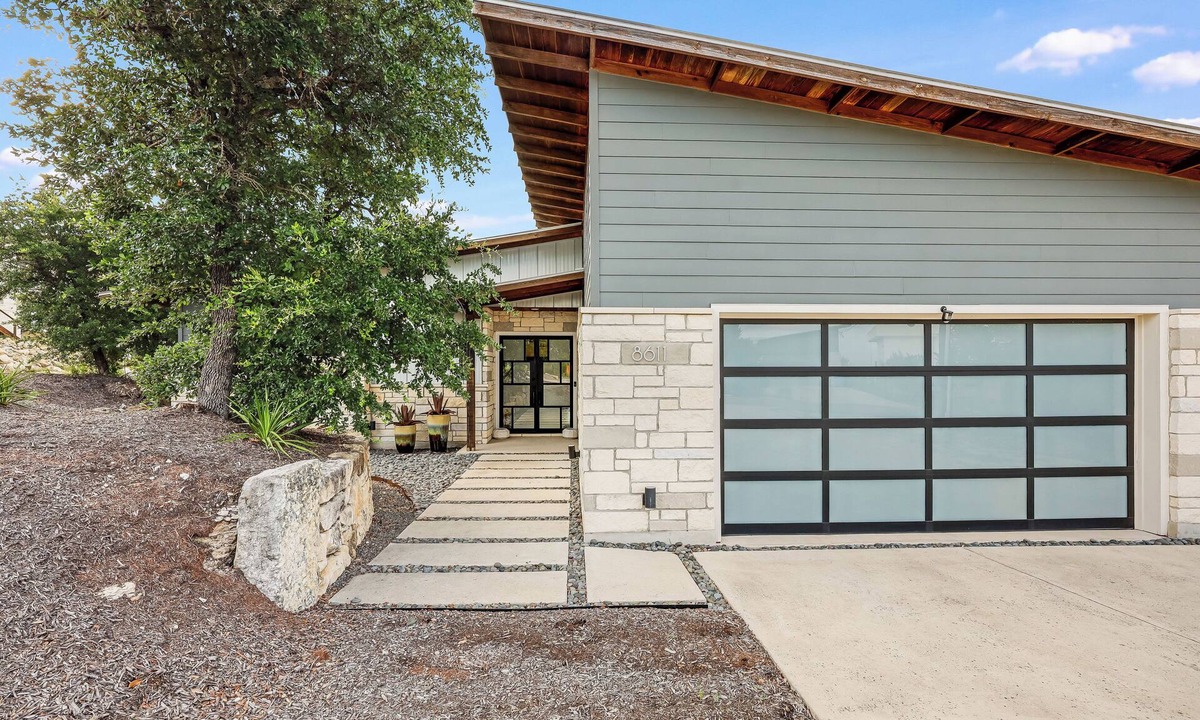 Lago Vista House | NEW! Hilltop Luxury and Outdoor Living w/VIEWS!