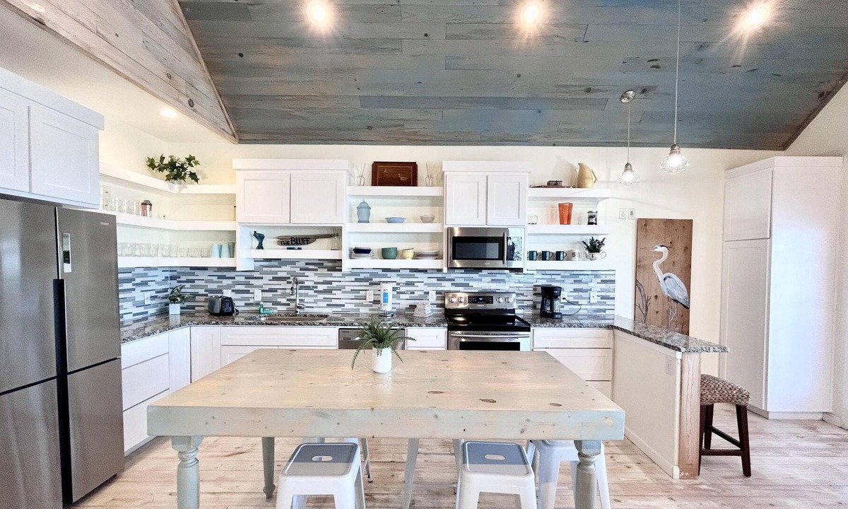 Flour Bluff House | New Listing! Near the Water with Private Pier, Boat Slip & Community Pool!