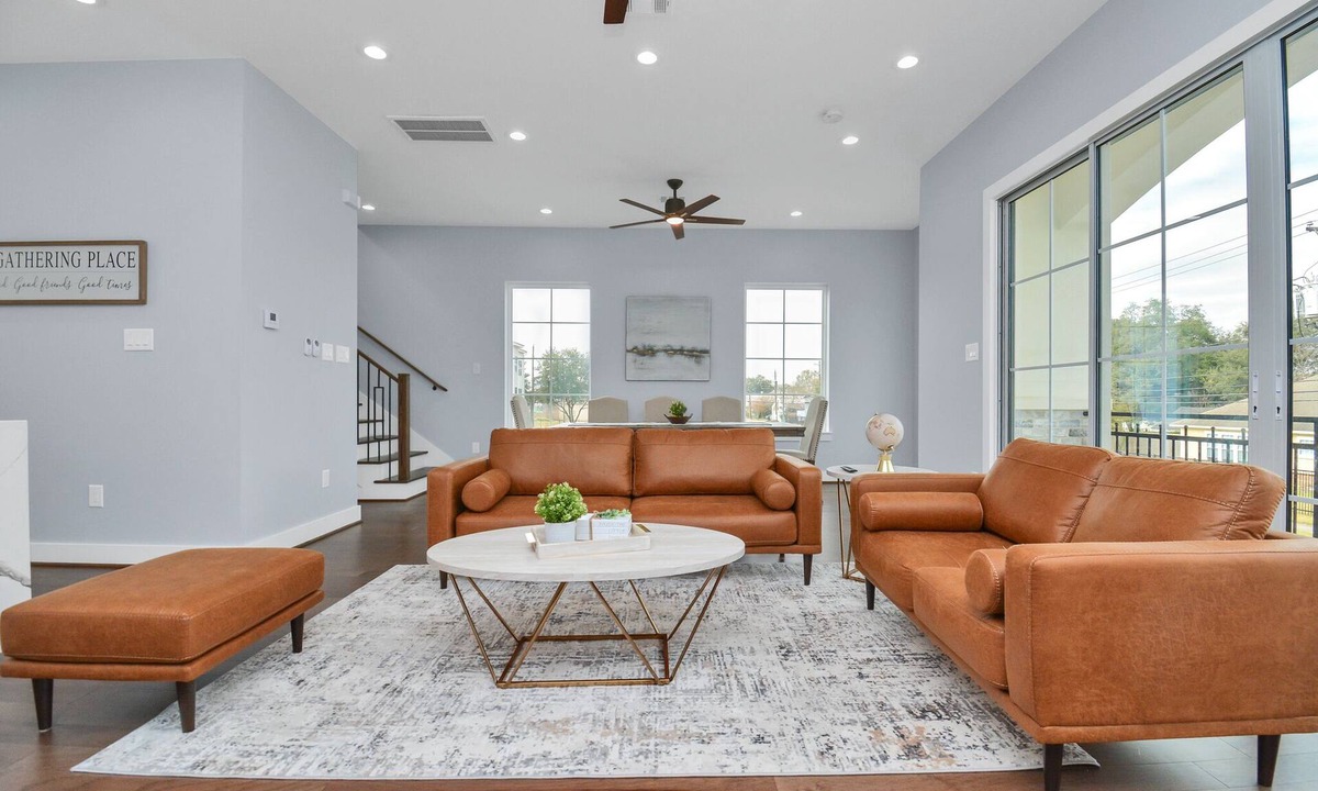Riverside Terrace House | New Luxury Stay mins from Downtown w/dreamy common area