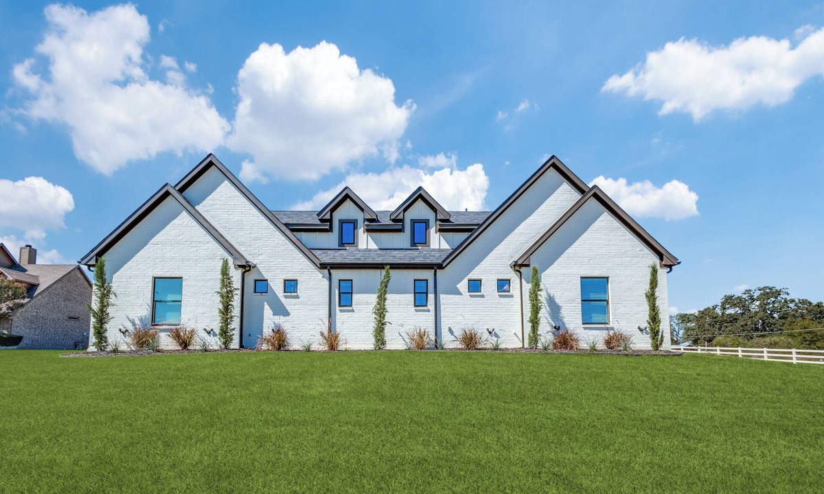 Lake Dallas House | New Modern 3-bedroom duplex