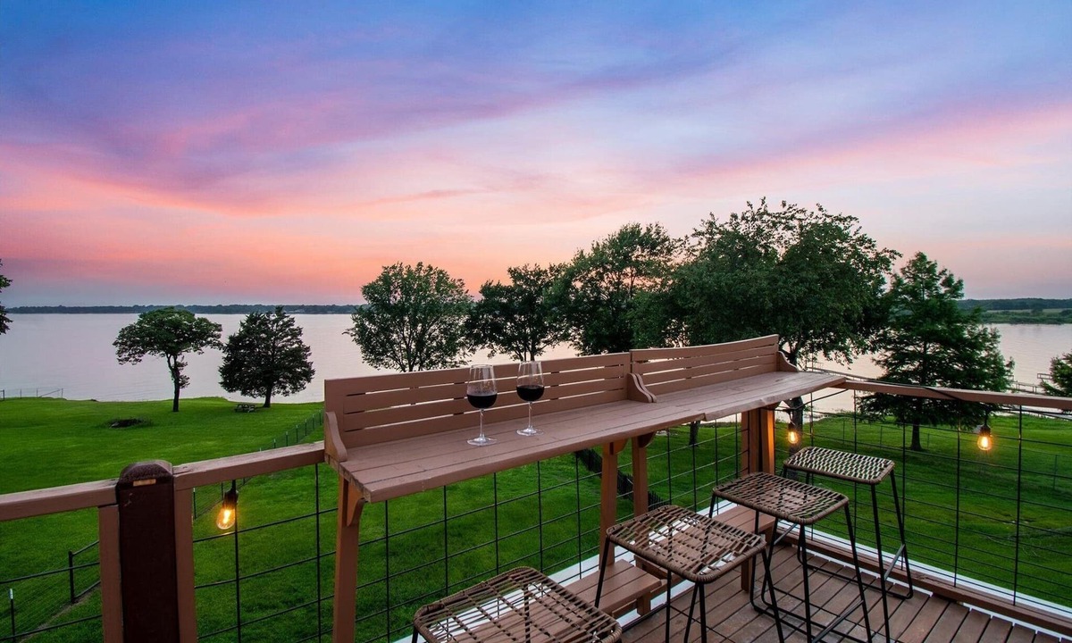 Cedar Creek Reservoir House | NEW! Modern Lakeside Paradise | Waterfront + 2 Patios