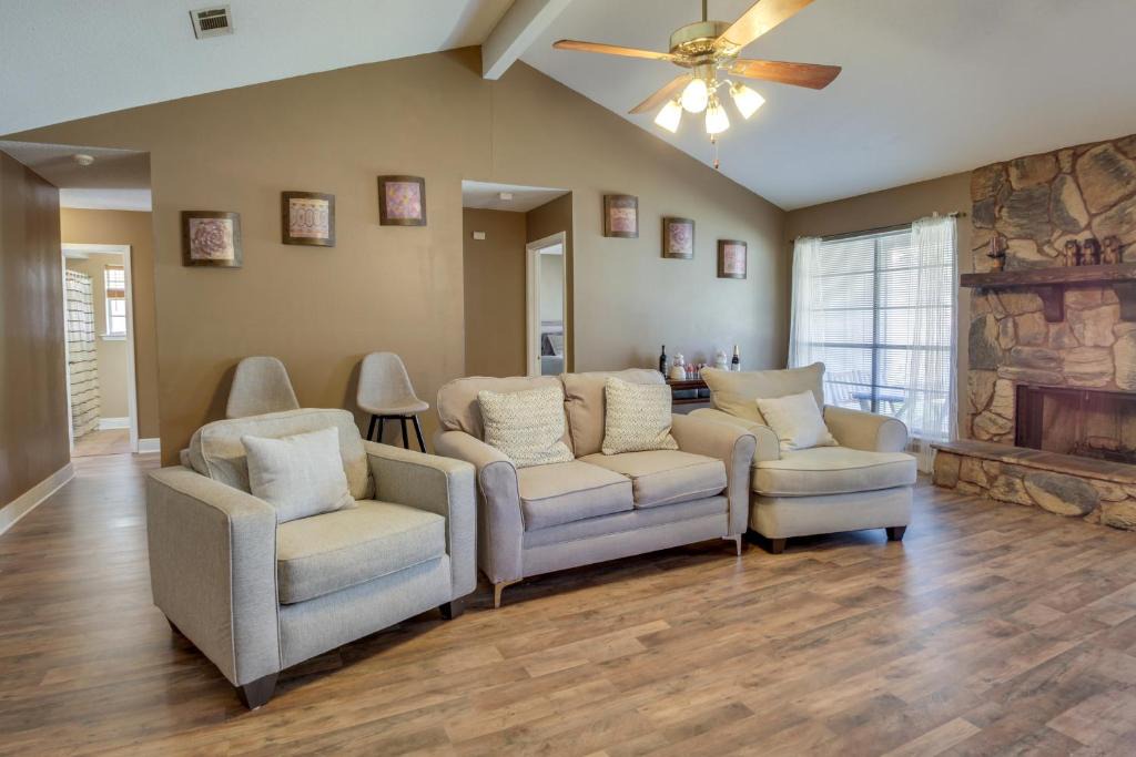 Old Aurora House | New Orleans Home w/Backyard Near French Quarter