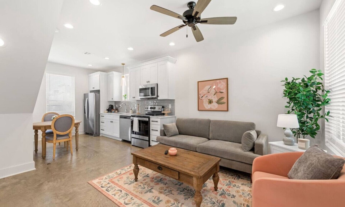 Lafayette House | NEW Roux House Cajun Country Gem Washer/Dryer WiFi