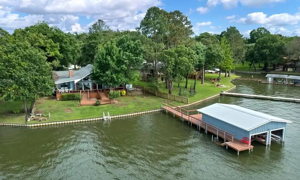 Malakoff House | Newly Remodeled - Dream Lake Home on Cedar Creek Reservoir 60 mins from Dallas!