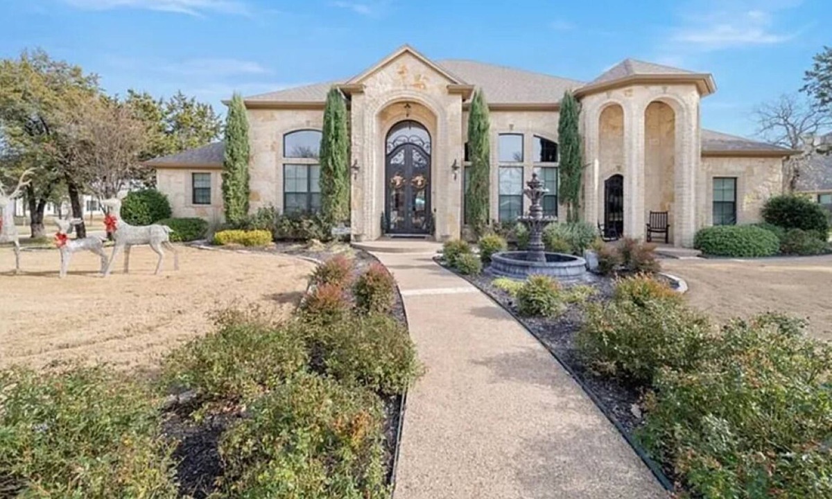 China Spring Villa | Noble Prairie: Lux Estate, Pool, Spa, Garden, Venue, Chef's Kitchen, Fireplace!
