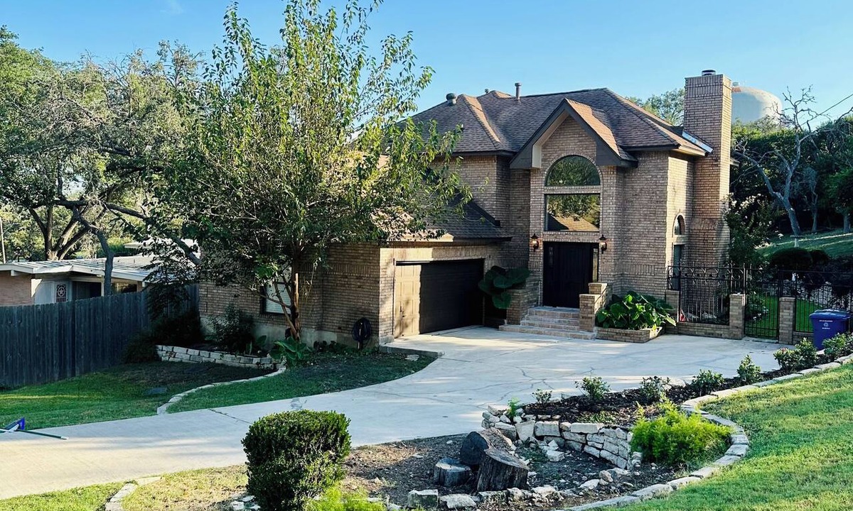 Medical Center District House | Oak Hills Luxery Home