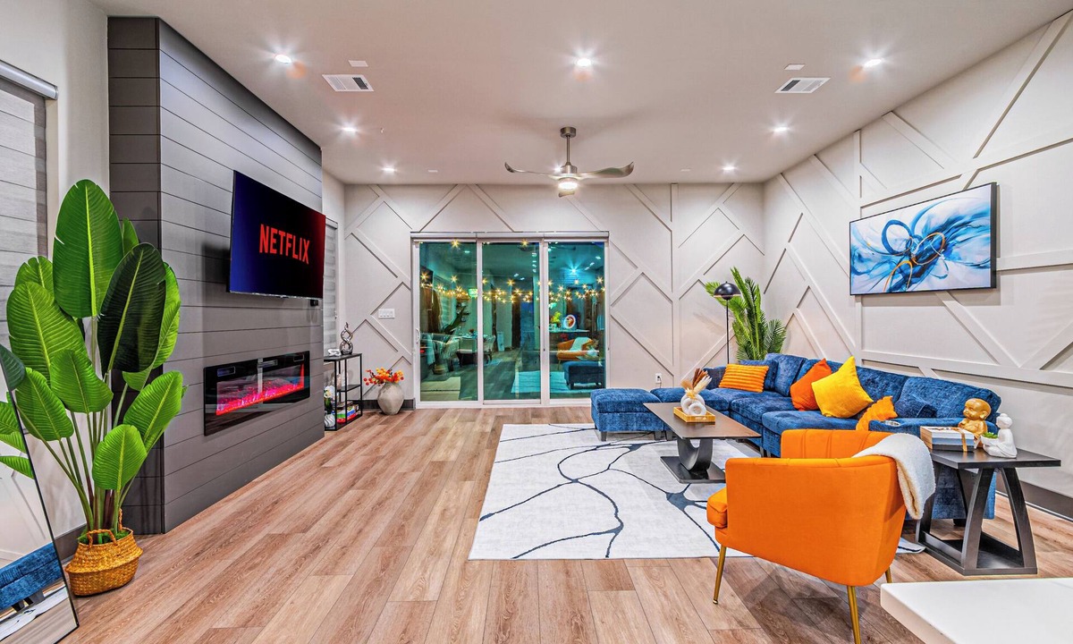 Dallas House | Oak Lawn Luxury Stay - Hot Tub & Arcade near Downtown Dallas