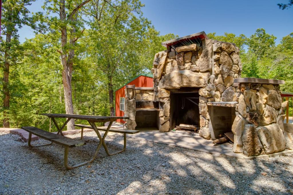 Oakland House | Oakland Oasis: Serene Retreat in the Ozarks