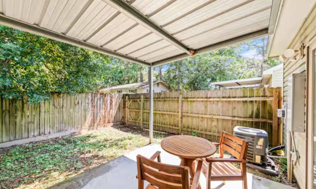 Milton House | Oaks Cottages Modern 2BR Retreat