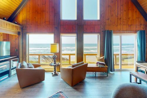 Florence House | Ocean Front A Frame with Spectacular Views! Dog Friendly! Fireplace!