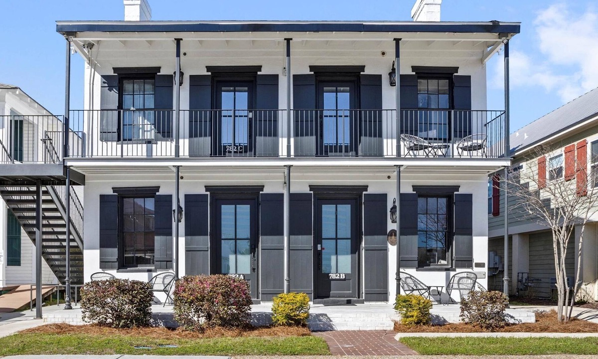 Biloxi Apartment | Old Spanish House Carter Jack Suite B. Sophisticated Retreat, Beach, Fire Pit, Downtown, Golf Cart