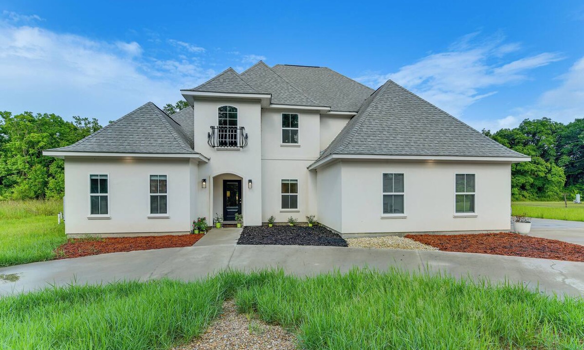 Prairieville House | On Several Acres! Luxury Home in Prairieville