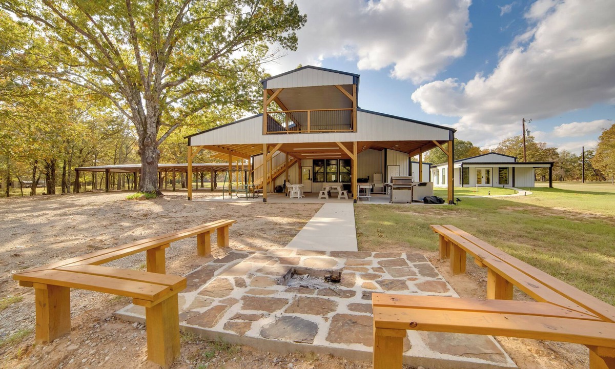 Emory House | On-Site Dock & Ramp: 3-Unit Escape on Lake Fork!