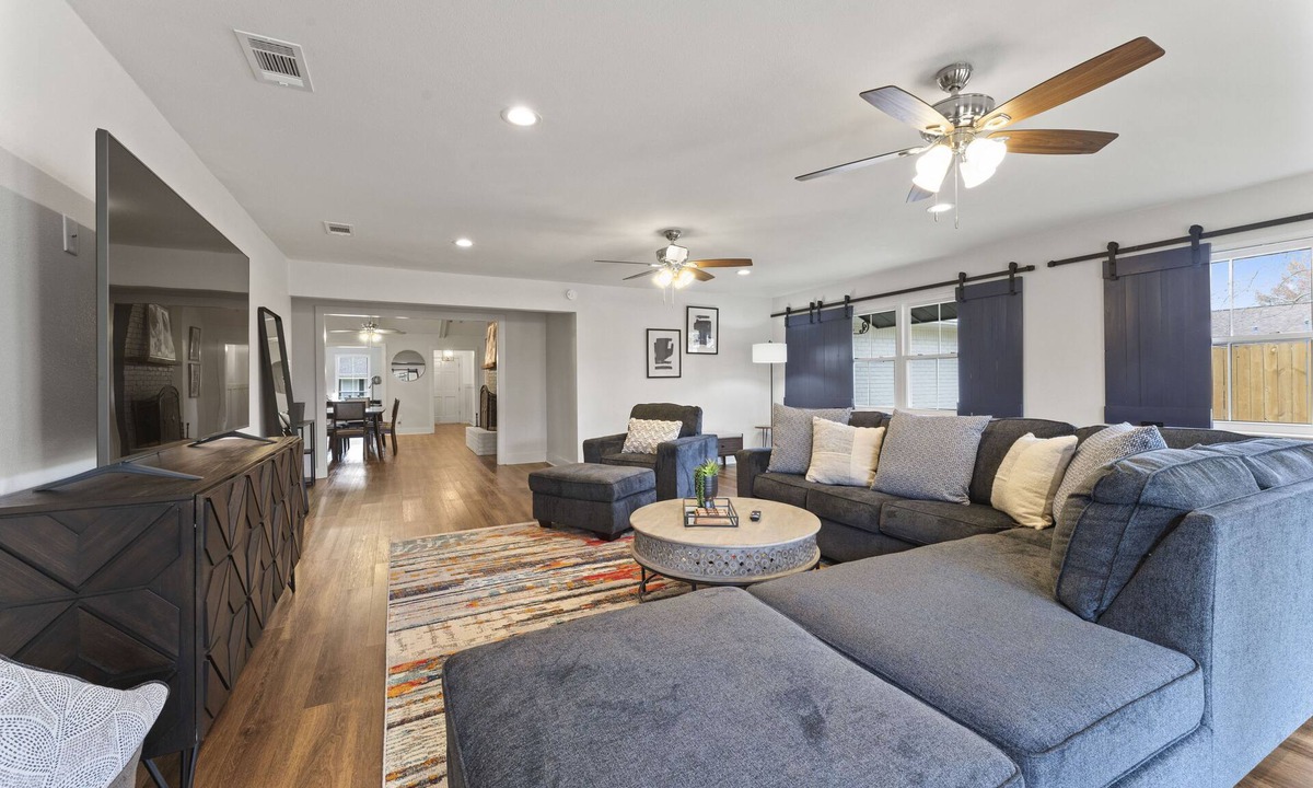 Highlands - Perkins House | One Story Home Away From Home 3BR/2Baths With Family Ready Full Kitchen