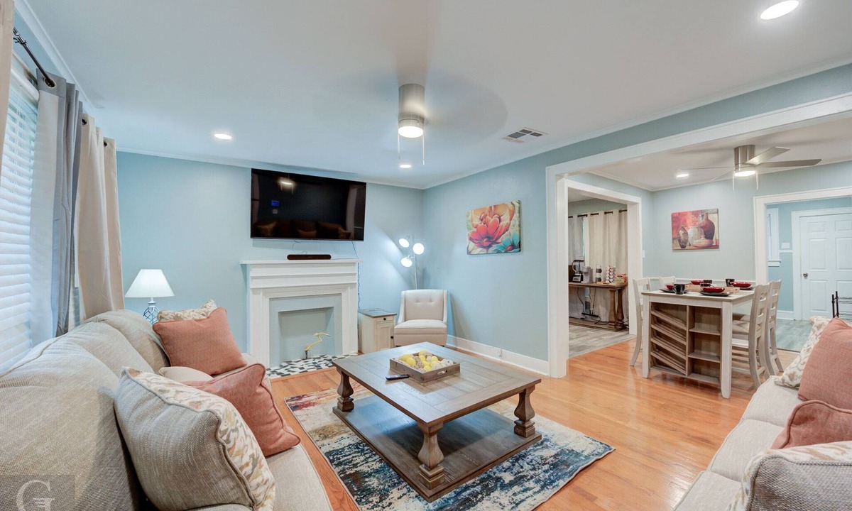 Highland Historic District House | Operation Relaxation located near Centenary College and Querbes Golf/Tennis.