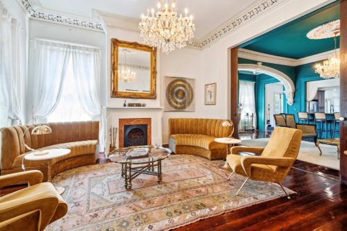 Faubourg Marigny Villa | Opulent Historic Villa w Heated Pool 5br 6ba